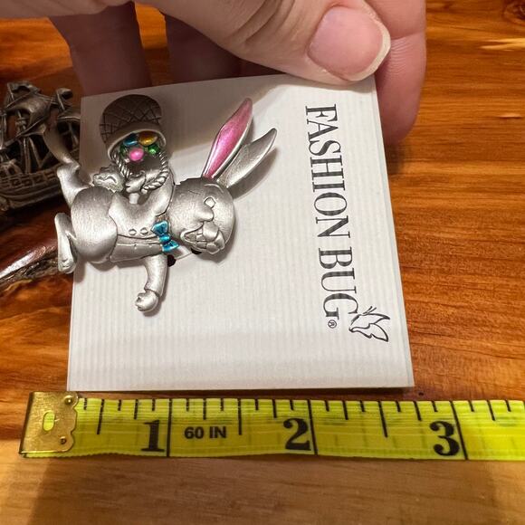 Vintage JJ Jonette Pewter Metal Brooch Easter Bunny Rabbit Egg Basket NEW NOS - Picture 6 of 7